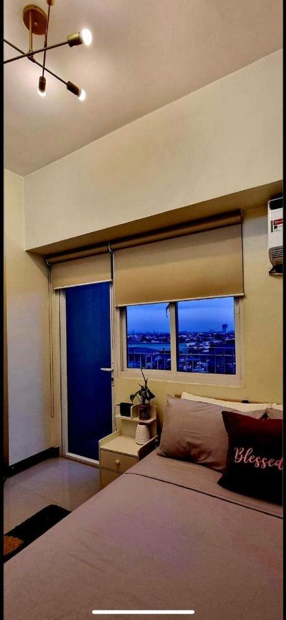 Field Smdc 1br W/ Netflix Manila